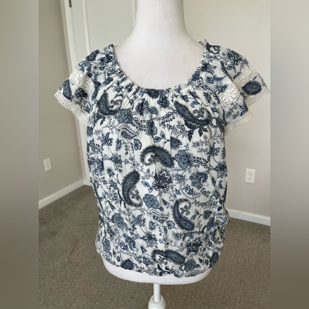 NWT Single Thread Blue and White Floral Top Size XS